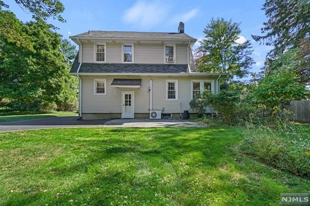 85 Pascack Rd, Hillsdale NJ  07642-1300 exterior