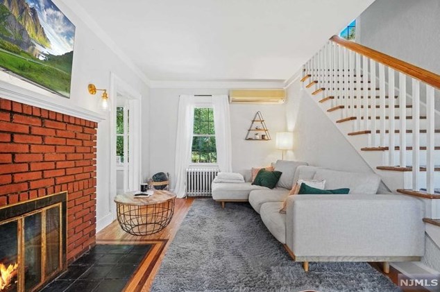 85 Pascack Rd, Hillsdale NJ  07642-1300 exterior