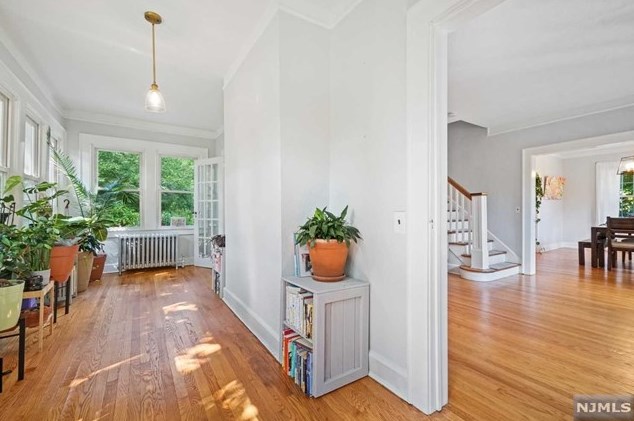 85 Pascack Rd, Hillsdale NJ  07642-1300 exterior
