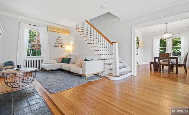 85 Pascack Rd, Hillsdale NJ  07642-1300 exterior