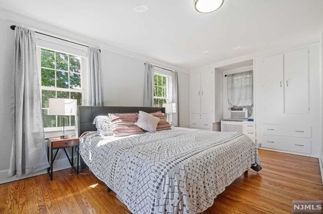 85 Pascack Rd, Hillsdale NJ  07642-1300 exterior