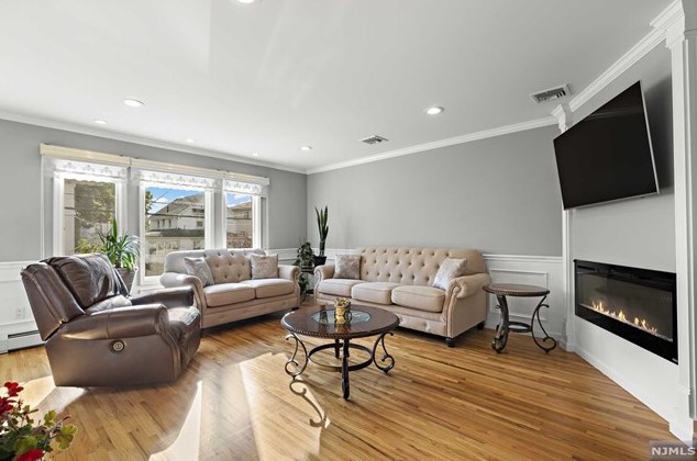 385 Lincoln Ave, Cliffside Park, NJ 07010
