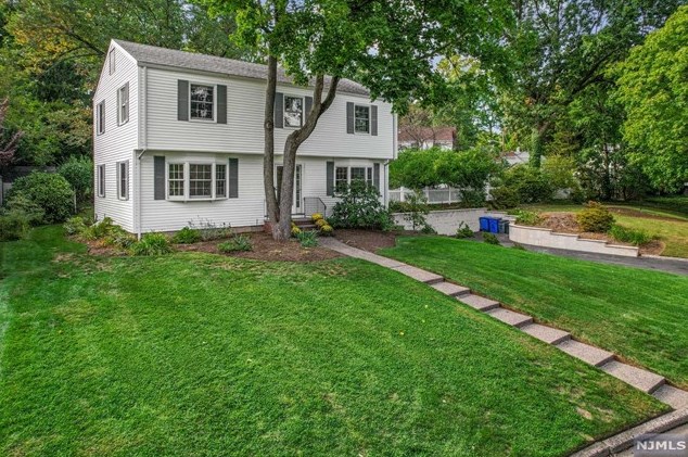 17 Winthrop Ct, Tenafly, NJ 07670-1616