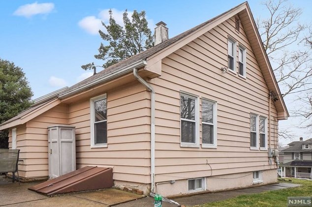 436 Chestnut St, Ridgefield NJ  07657-2606 exterior