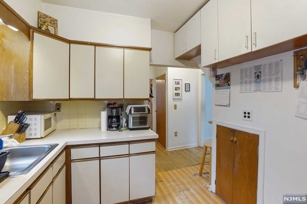 436 Chestnut St, Ridgefield NJ  07657-2606 exterior