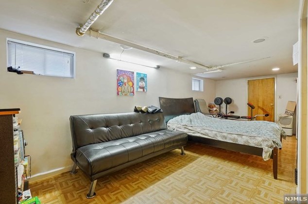 436 Chestnut St, Ridgefield NJ  07657-2606 exterior