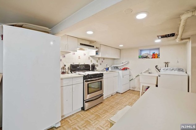 436 Chestnut St, Ridgefield NJ  07657-2606 exterior