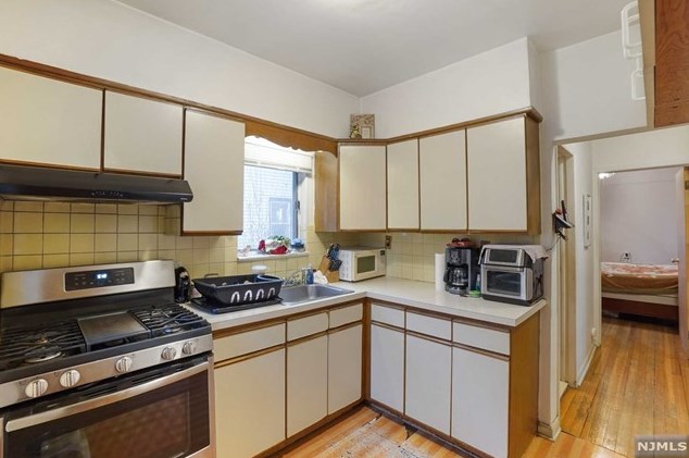 436 Chestnut St, Ridgefield NJ  07657-2606 exterior