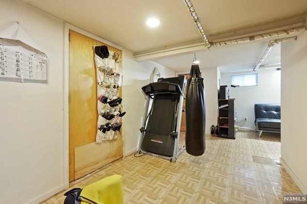 436 Chestnut St, Ridgefield NJ  07657-2606 exterior