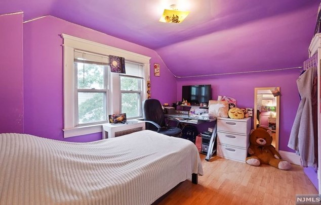 436 Chestnut St, Ridgefield NJ  07657-2606 exterior