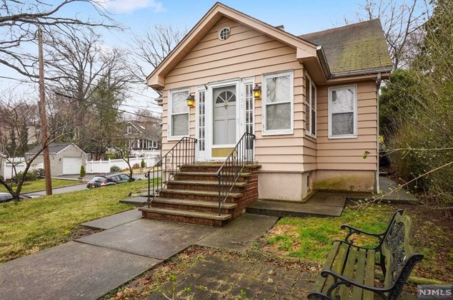 436 Chestnut St, Ridgefield, NJ 07657