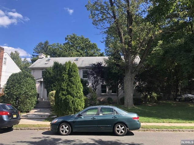 835 Red Rd, Teaneck, NJ 07666