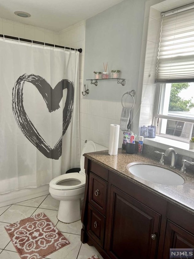 69 Miller Ave Fl 1, Elmwood Park, NJ