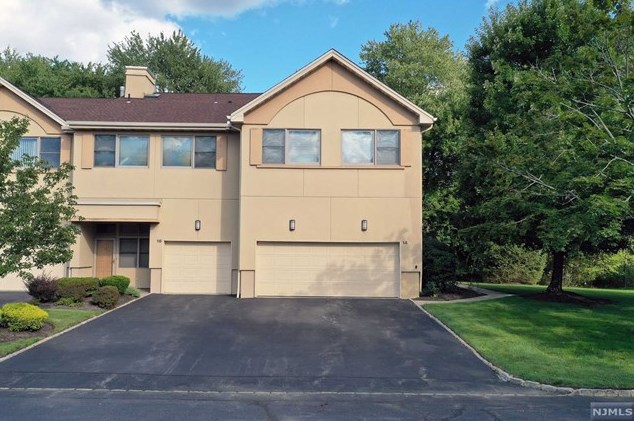 14 Rio Vista Dr, Allendale, NJ 07401