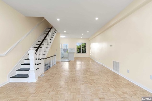 45 Arlington Ave, Jersey City, NJ 07305-4201