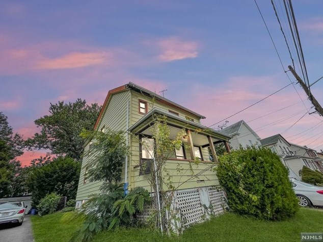 120 Lawrence St, Hackensack, NJ 07601-4127