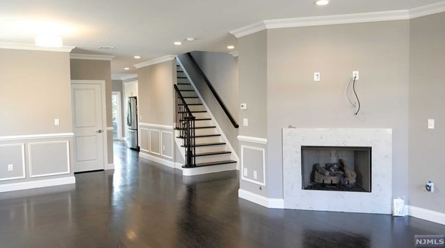 2344 Short St, West Fort Lee, NJ 07024