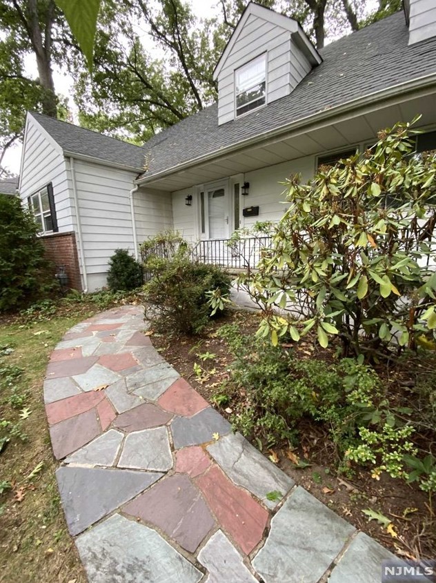 1058 Woodland Ave, Oradell, NJ 07649