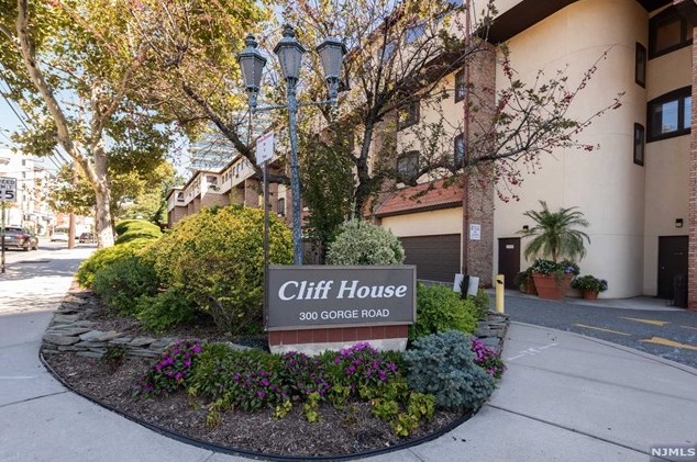 300 Gorge Rd #62, Cliffside Park, NJ 07010