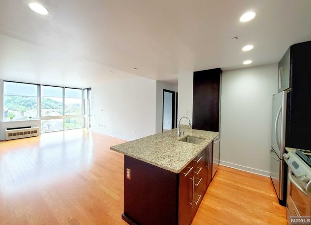 1010 Hudson Park #1010, Edgewater, NJ 07020