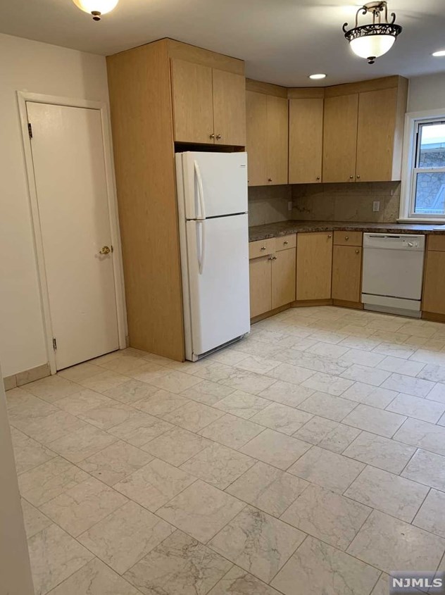168 Market St, Elmwood Park, NJ 07407
