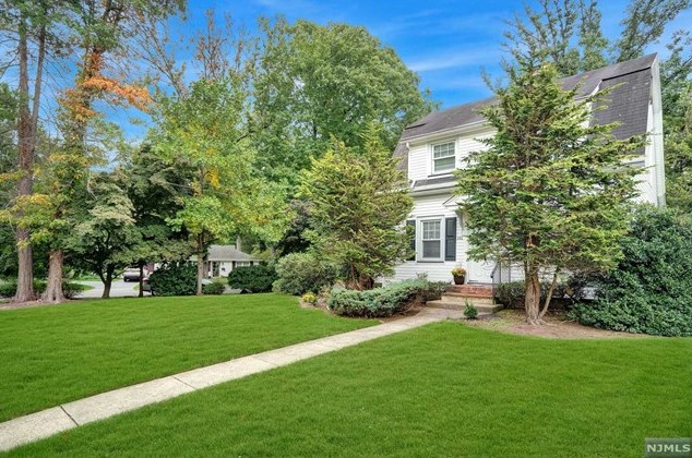 352 Durie Ave, Closter, NJ 07624