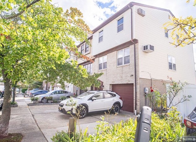14 Columbus Dr, Bayonne, NJ 07002