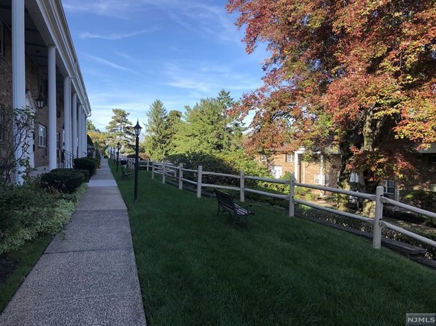 76 E Maple St, Teaneck, NJ 07666
