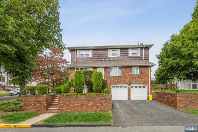 201 4th St, Palisades Park, NJ 07650