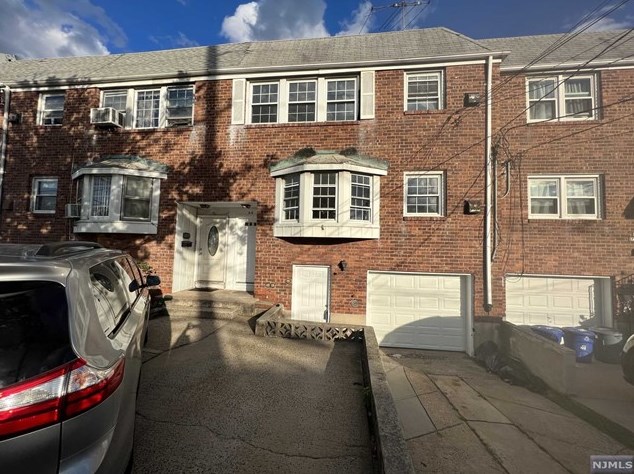 94 Sycamore Rd, Jersey City, NJ 07305-1238