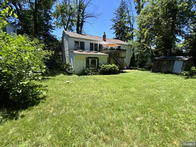 61 Prospect St, Waldwick NJ  07463-1610 exterior