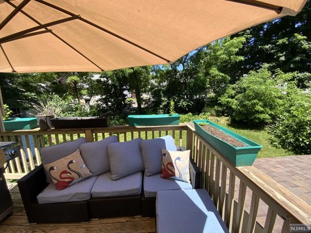 61 Prospect St, Waldwick NJ  07463-1610 exterior