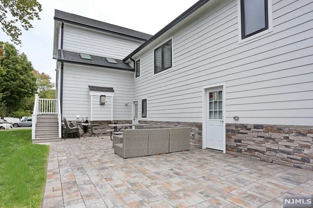 683 Pascack Rd, Paramus NJ  07652-4243 exterior