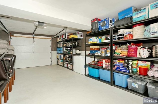 683 Pascack Rd, Paramus NJ  07652-4243 exterior