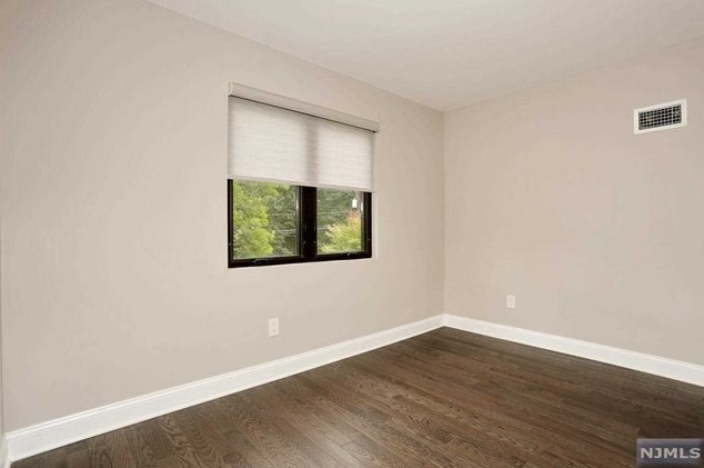 683 Pascack Rd, Paramus NJ  07652-4243 exterior