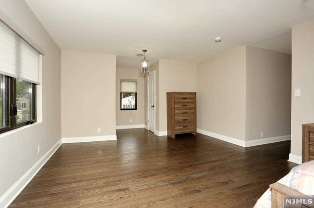 683 Pascack Rd, Paramus NJ  07652-4243 exterior