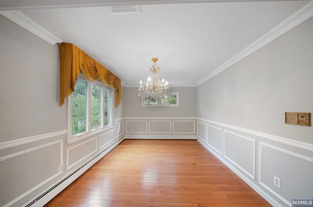 9 Hollywood Ave, Emerson, NJ 07630-1709