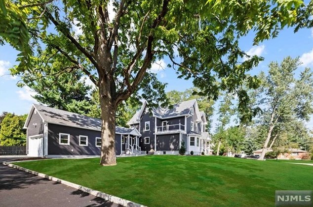 600 Lamanna Dr, Westwood, NJ 07675-5937
