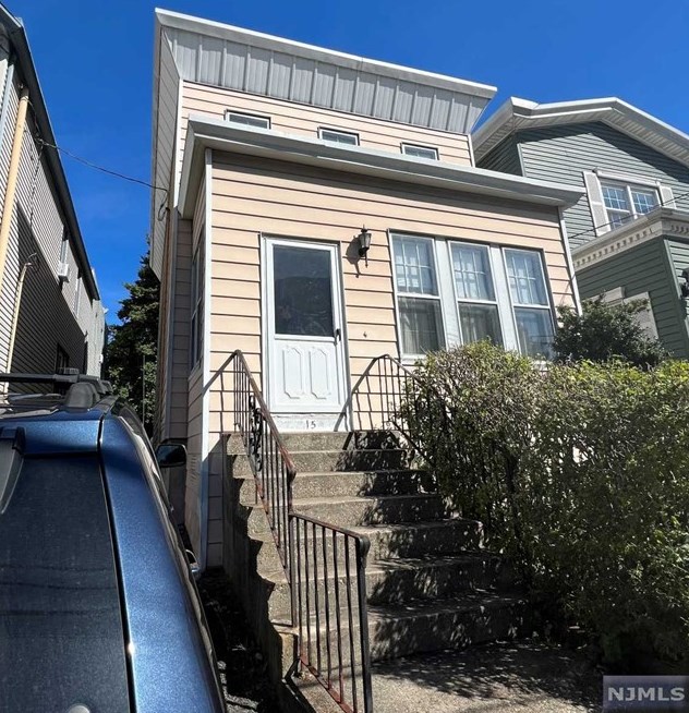 15 W 26th St, Bayonne, NJ 07002