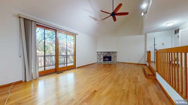 556 Sanderling Ct, Secaucus NJ  07094-2220 exterior