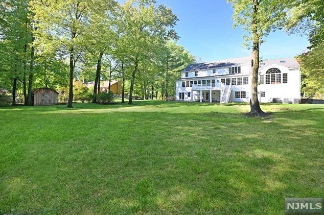 116 Brookview Dr, Westwood NJ  07677-8236 exterior
