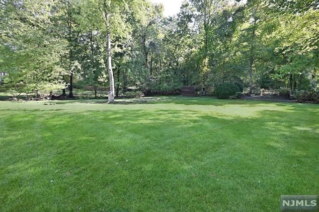 116 Brookview Dr, Westwood NJ  07677-8236 exterior
