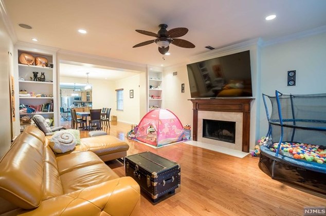 84 North St #1, Elmwood Park, NJ 07407