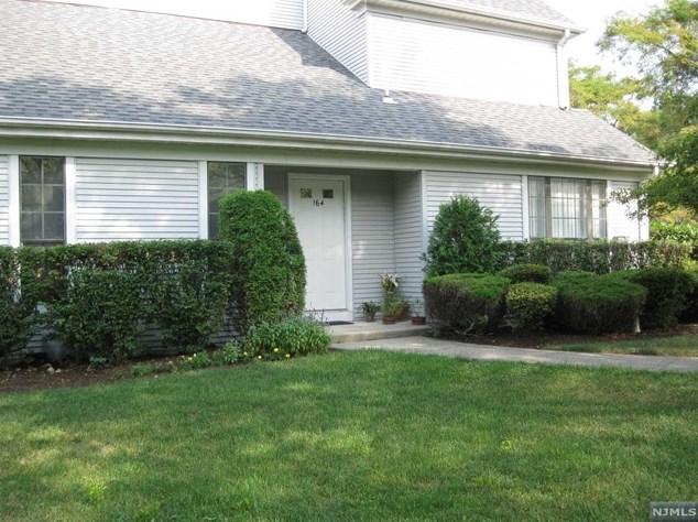 164 Demeduk Ct, Mahwah, NJ 07430