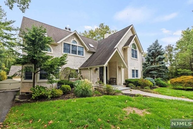681 Mildred St, Teaneck, NJ 07666