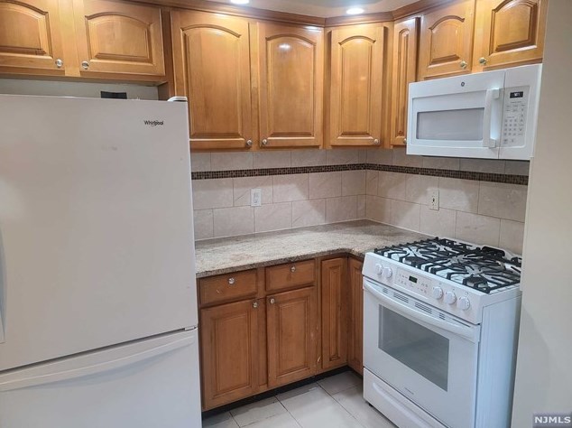 43 Garden St, Bergenfield NJ  07621-2743 exterior