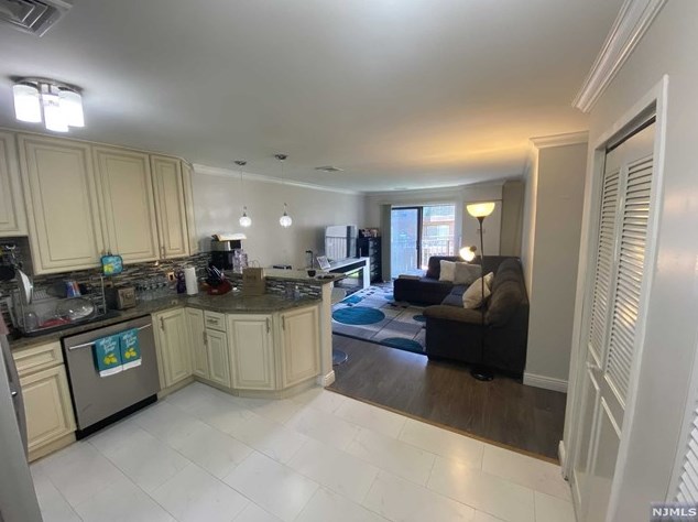 75 Union St #2e, Hackensack, NJ