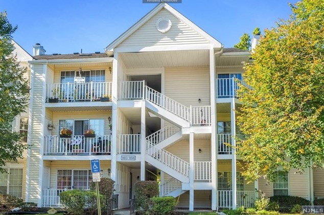 992 Boxwood Ct #992, Mahwah, NJ 07430