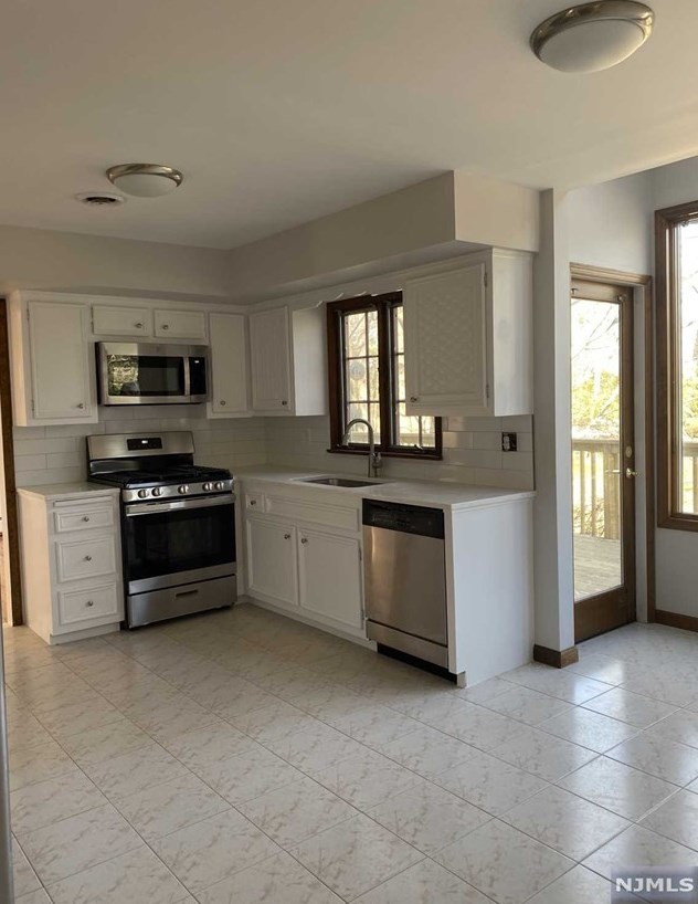 84 Knickerbocker Rd, Closter, NJ 07624