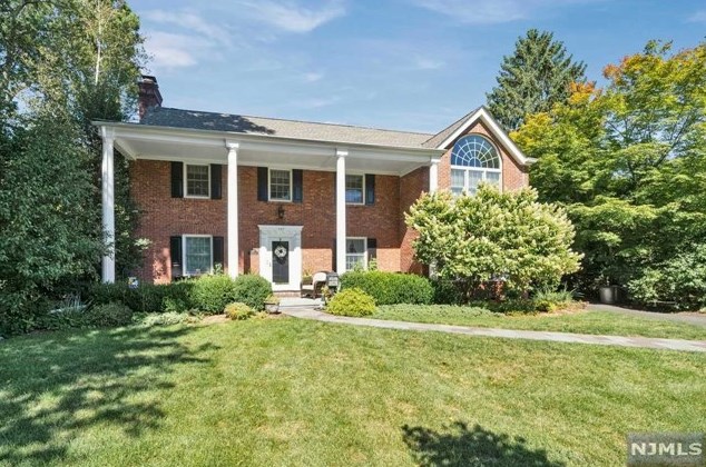 197 Ackerman Ave, Ho Ho Kus, NJ 07423